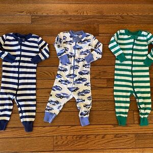 Hannah Andersson 3-Pack Boys Footie Pajamas in Navy, Blue & Green